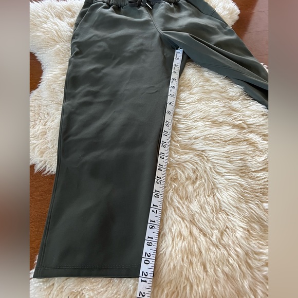Lululemon Cropped Pull-on Pants in Army Green. 
Size 6 - Picture 4 of 6